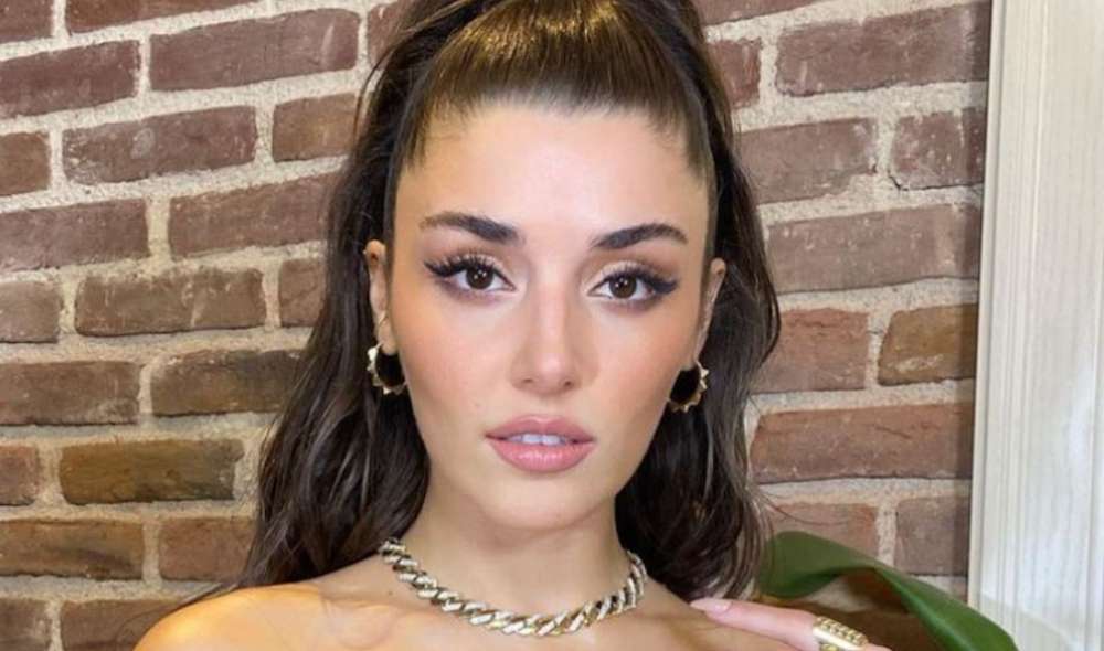 هاندا ارتشيل عمرها ديانتها جنسيتها زوجها صور معلومات عنها ويكيبيديا